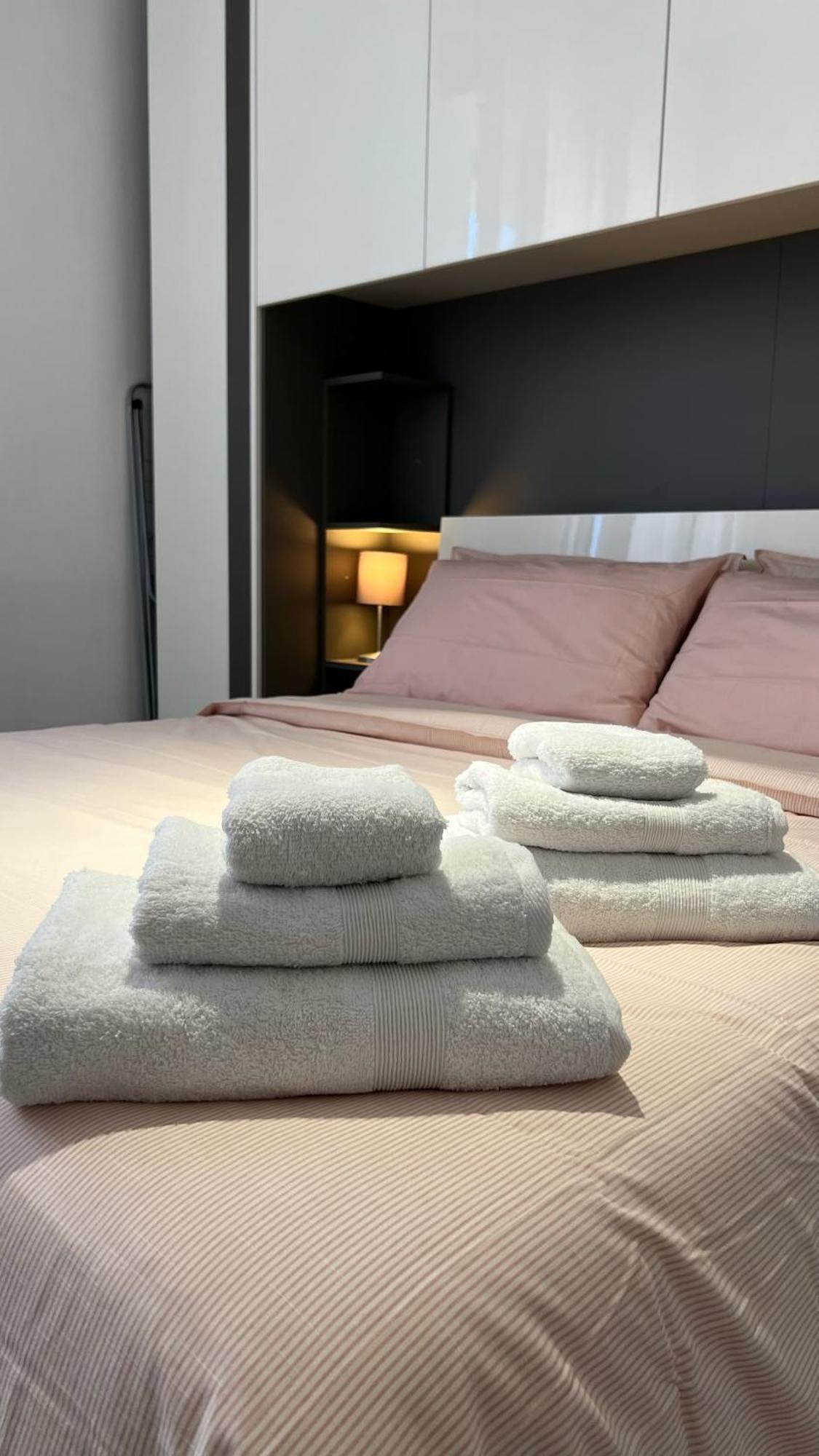 Rafael Milano - 10 Min From Linate Airport, Centrale Fs, Ospedale San Raffaele Apartment Exterior photo